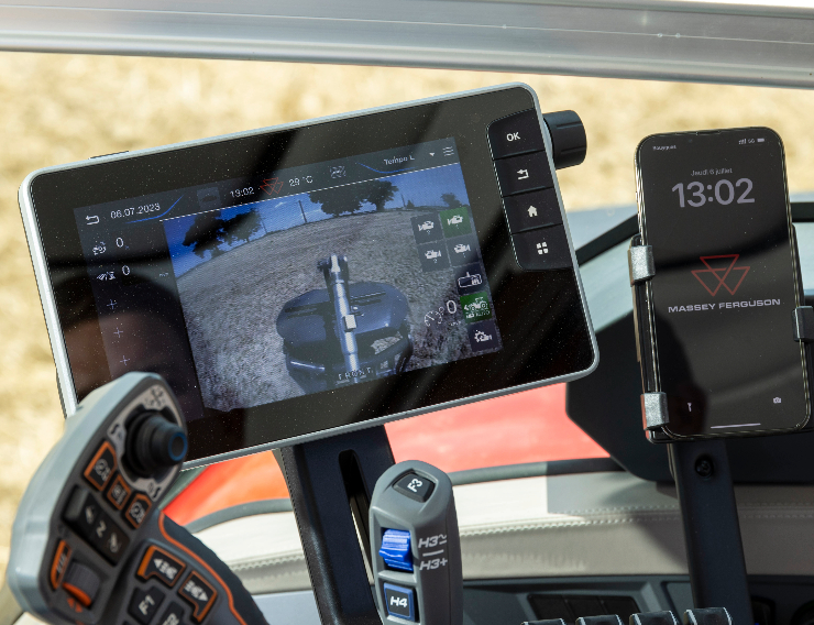 UP TO FOUR ON-BOARD CAMERAS