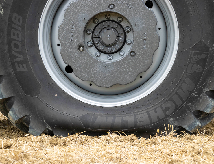 ADJUST THE TYRE PRESSURE TO SUIT