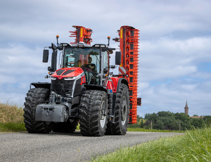 POWERFUL REAR LINKAGE